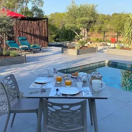 Bed & Breakfast Les Roches De Baudisset